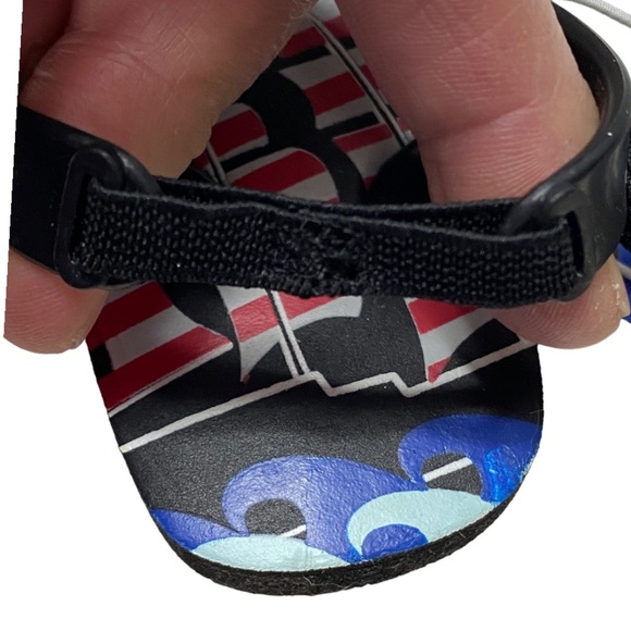NWT Child’s Black Red & Blue Pirate Flip Flops Size 3-4 - Picture 2 of 8
